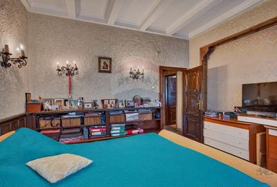 Apartament cu 10 camere decomandat, mobilat în Capitale - 24