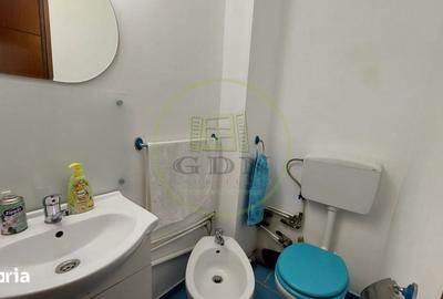 Apartament cu 3 camere decomandat în Rovine