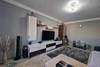 Apartament cu 3 camere decomandat în Sud