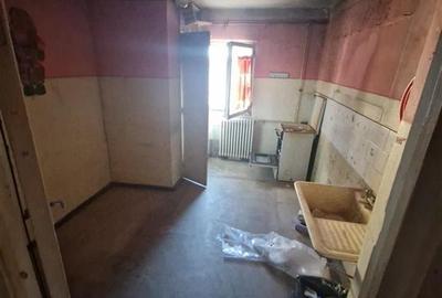 Apartament cu 3 camere decomandat în Soarelui - 3