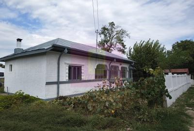 Casă cu 4 camere cu Teren 380 Mp în Sud