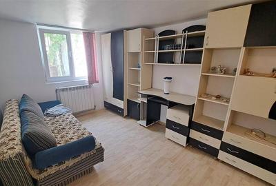 Casă cu 2 camere cu Canalizare în Central
