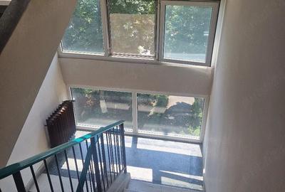 Apartament cu 3 camere semidecomandat în Dacia