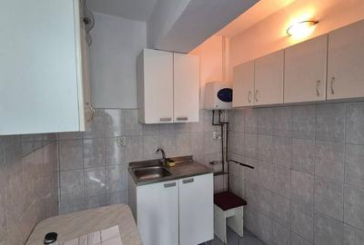Garsonieră decomandată în Central
