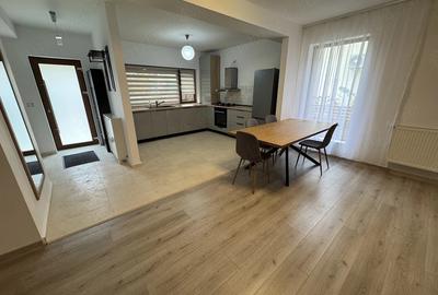 Casă cu Teren 200 Mp în 1 Decembrie