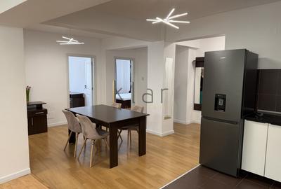 Apartament cu 4 camere semidecomandat, mobilat în Central - 2