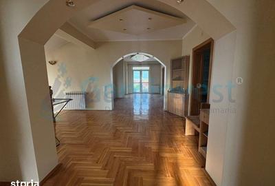 Casă cu Teren 3405 Mp în Sânmartin