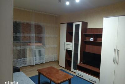 Apartament cu 3 camere în Podu Roș