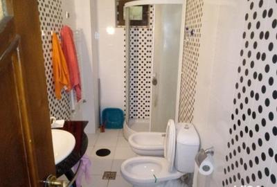 Casă cu 7 camere cu Teren 750 Mp în Greșu - 3