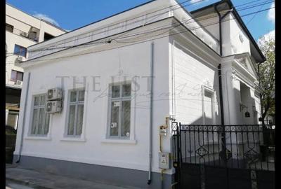 Casă cu 8 camere cu Teren 335 Mp în Calea Victoriei