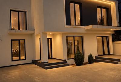 Casă cu 5 camere cu Teren 250 Mp în Malu Mare