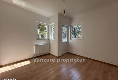 Apartament cu 3 camere semidecomandat în Centrul Civic