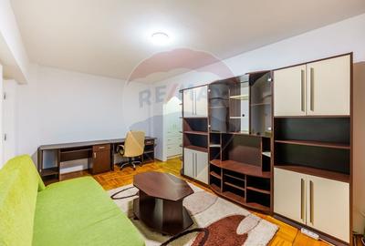 Apartament cu 2 camere semidecomandat, mobilat în Central