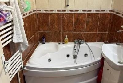 Apartament cu 2 camere decomandat în Km 4