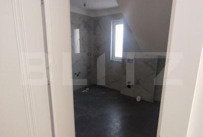 Casă cu 4 camere în Uricani