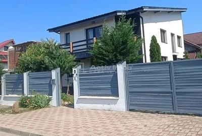 Casă cu 4 camere cu Teren 300 Mp în Central