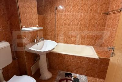 Apartament cu 3 camere decomandat, mobilat în Tractorul - 8