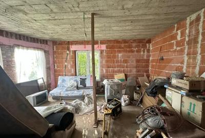 Casă cu 3 camere cu Teren 4075 Mp în Central