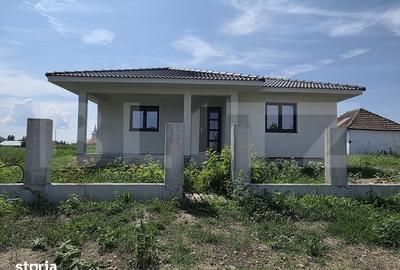 Casă cu 4 camere cu Teren 800 Mp în Păulești