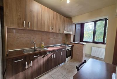 Apartament cu 3 camere semidecomandat, mobilat în Gheorgheni