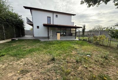 Casă individuală cu 5 camere cu Canalizare în Giroc