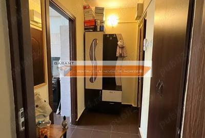 Apartament cu 2 camere semidecomandat în Calea București