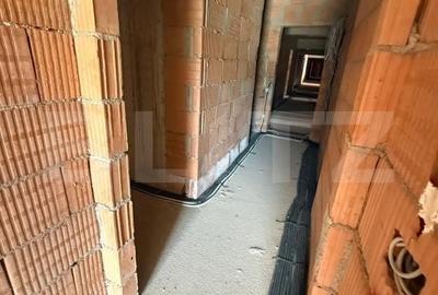 Apartament cu 3 camere în Tractorul
