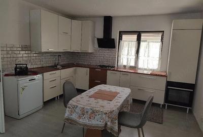Apartament cu 3 camere semidecomandat în Central - 2