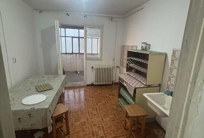 Apartament cu 4 camere decomandat în Rahova