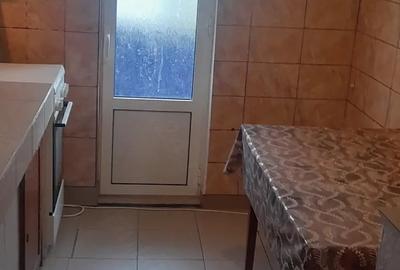 Apartament cu 3 camere decomandat în Ostroveni