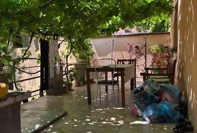 Casă individuală cu 3 camere cu Canalizare în Pârneava