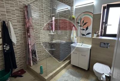Casă cu 5 camere cu Teren 2325 Mp în Bosanci