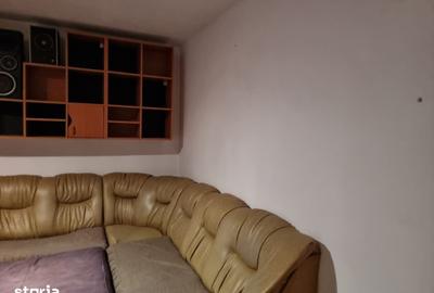 Apartament cu 4 camere decomandat în Micro 3