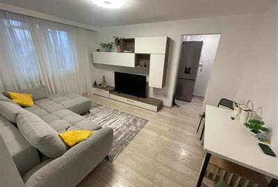 Apartament cu 3 camere semidecomandat în Eroii Revoluției