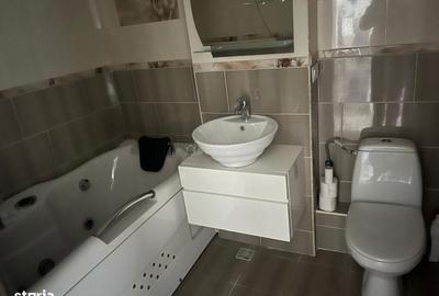 Apartament cu 3 camere în Micro 6 - 3
