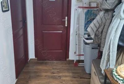 Apartament cu 3 camere semidecomandat în Botizului