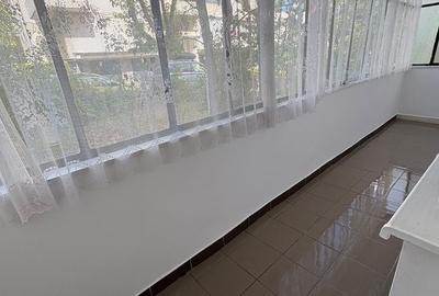 Apartament cu 3 camere decomandat, mobilat în Exterior Vest