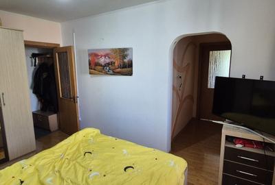 Apartament cu 4 camere decomandat în Trivale