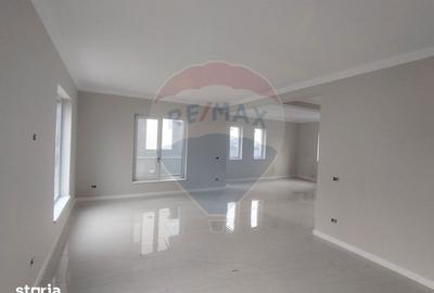 Casă cu 4 camere cu Teren 460 Mp în Golești - 7