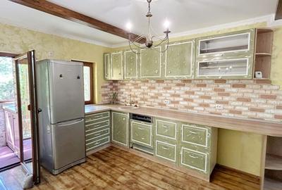 Apartament cu 7 camere decomandat în Bucium - 2