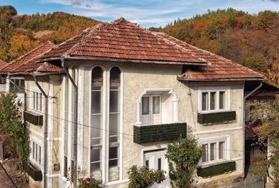 Casă cu 4 camere în Exterior Vest
