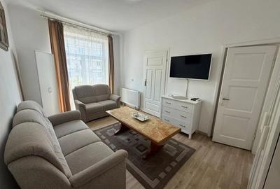 Apartament cu 3 camere semidecomandat în Central