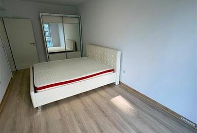 Apartament cu 2 camere nedecomandat, mobilat în Tractorul - 4