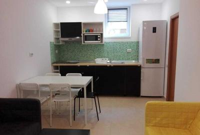 Apartament cu 3 camere decomandat în Exterior Vest