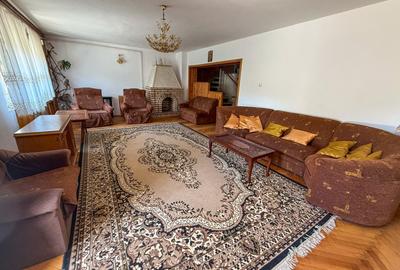 Casă cu 8 camere cu Piscina în Breaza