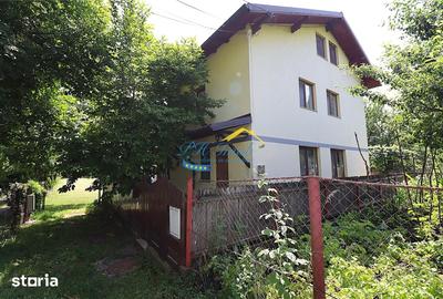Casă cu 6 camere cu Teren 169 Mp în Central