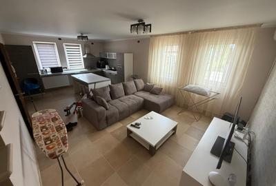 Apartament cu 3 camere decomandat în Dumbrăvița