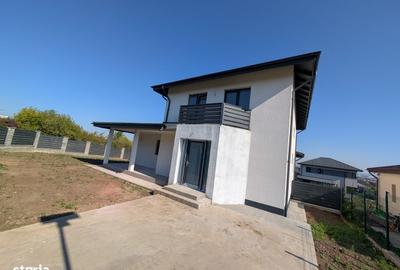 Casă cu 4 camere cu Teren 350 Mp în Miroslava