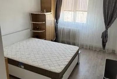 Apartament cu 3 camere semidecomandat, mobilat în Podu Roș