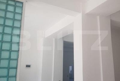 Spațiu comercial, de 680 mp, în Central